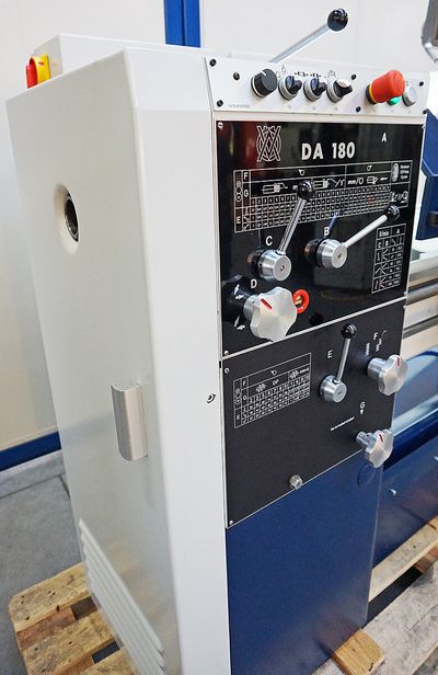 Voest DA180-52-800 - Universal-Drehmaschine